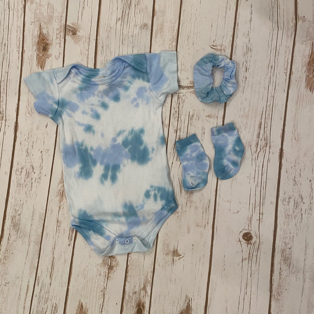 Matching tie dye onesie set! Size 9-12 months